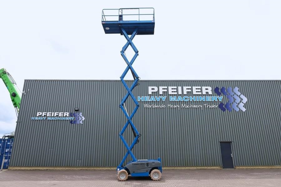 Haulotte Compact 12RTE Electric, 12m Working Height, 450kg - Scissor lift: picture 3 Haulotte Compact 12RTE Electric, 12m Working Height, 450kg - Scissor lift: picture 3