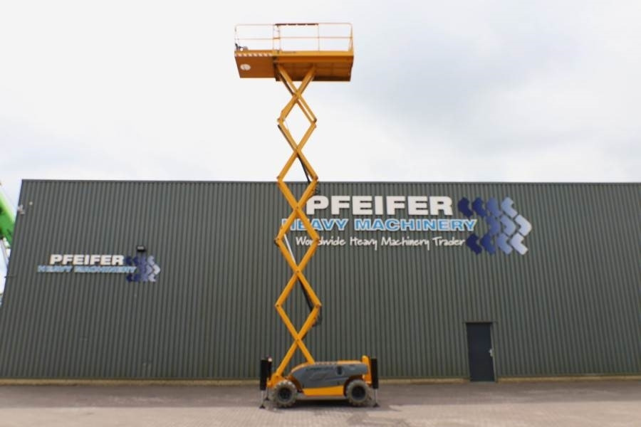 Haulotte Compact 12RTE Electric, 12m Working Height, 450kg - Scissor lift: picture 3 Haulotte Compact 12RTE Electric, 12m Working Height, 450kg - Scissor lift: picture 3