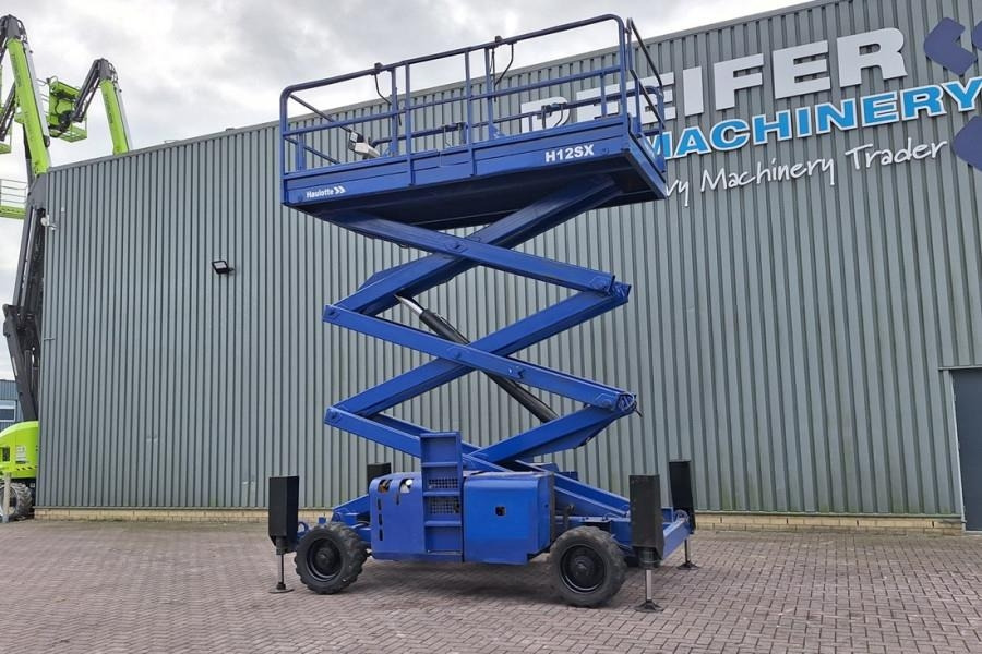 Haulotte H12SX Diesel, 4x4 Drive, 12m Working Height, 700kg - Scissor lift: picture 2 Haulotte H12SX Diesel, 4x4 Drive, 12m Working Height, 700kg - Scissor lift: picture 2