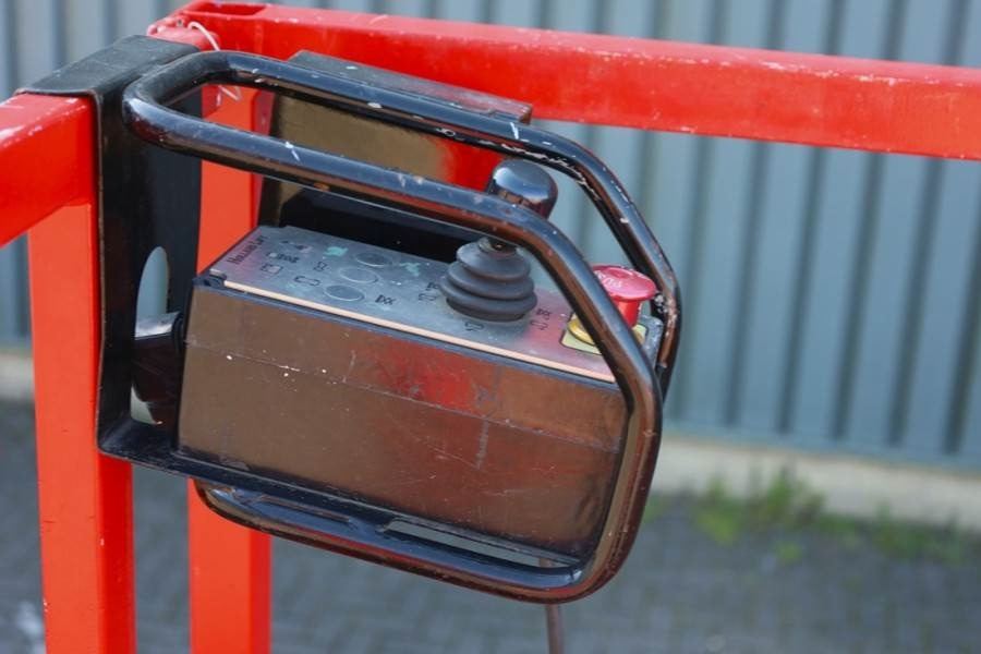 Holland Lift Ecostar HL-7814 Electric, 10m Working Height, 450k - Scissor lift: picture 4 Holland Lift Ecostar HL-7814 Electric, 10m Working Height, 450k - Scissor lift: picture 4