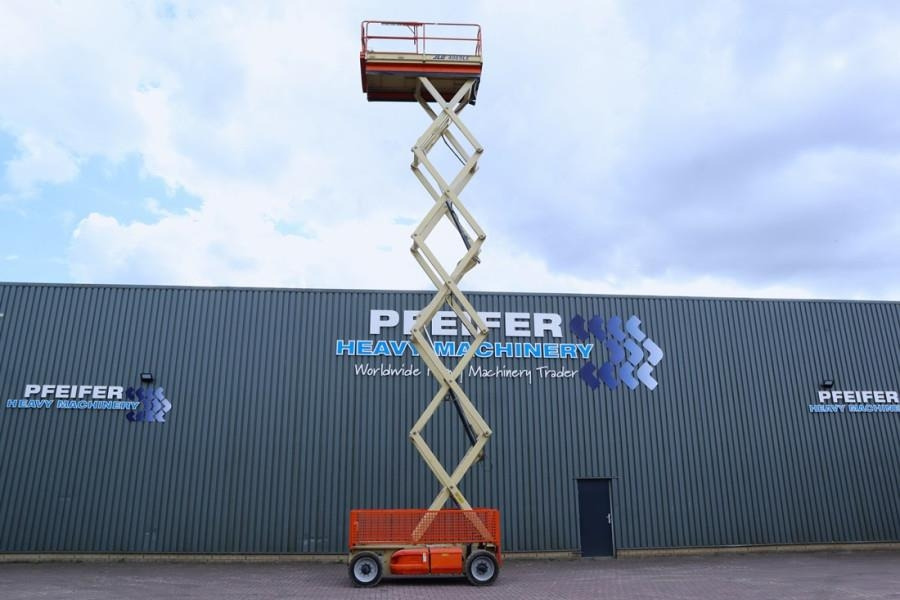 JLG 4069LE Electric, 14.2m Working Height, 360kg Capac - Scissor lift: picture 3 JLG 4069LE Electric, 14.2m Working Height, 360kg Capac - Scissor lift: picture 3
