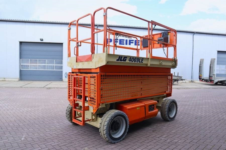 JLG 4069LE Electric, 14.2m Working Height, 360kg Capac - Scissor lift: picture 2 JLG 4069LE Electric, 14.2m Working Height, 360kg Capac - Scissor lift: picture 2
