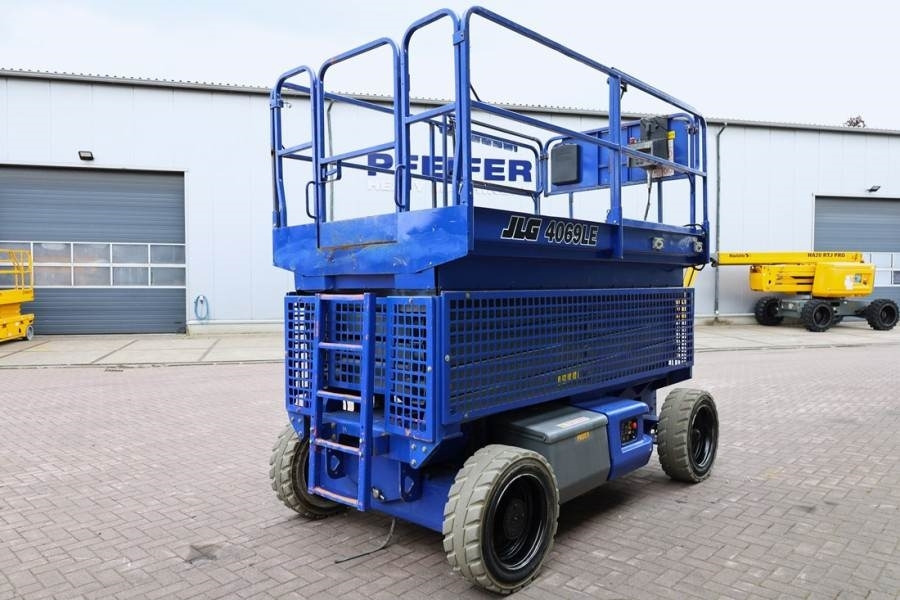 JLG 4069LE Electric, 14.2m Working Height, 360kg Capac - Scissor lift: picture 2 JLG 4069LE Electric, 14.2m Working Height, 360kg Capac - Scissor lift: picture 2