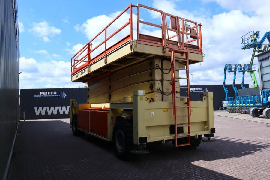 JLG SL320-30 Diesel, 4x4 Drive, 34m Working Height, 14 - Scissor lift: picture 2 JLG SL320-30 Diesel, 4x4 Drive, 34m Working Height, 14 - Scissor lift: picture 2