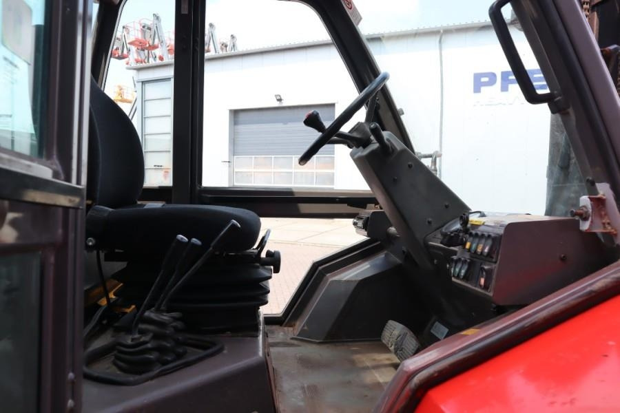 Manitou M30-4 Diesel, 4x4 Drive, 3t Capacity, Triplex Mast - Rough terrain forklift: picture 3 Manitou M30-4 Diesel, 4x4 Drive, 3t Capacity, Triplex Mast - Rough terrain forklift: picture 3