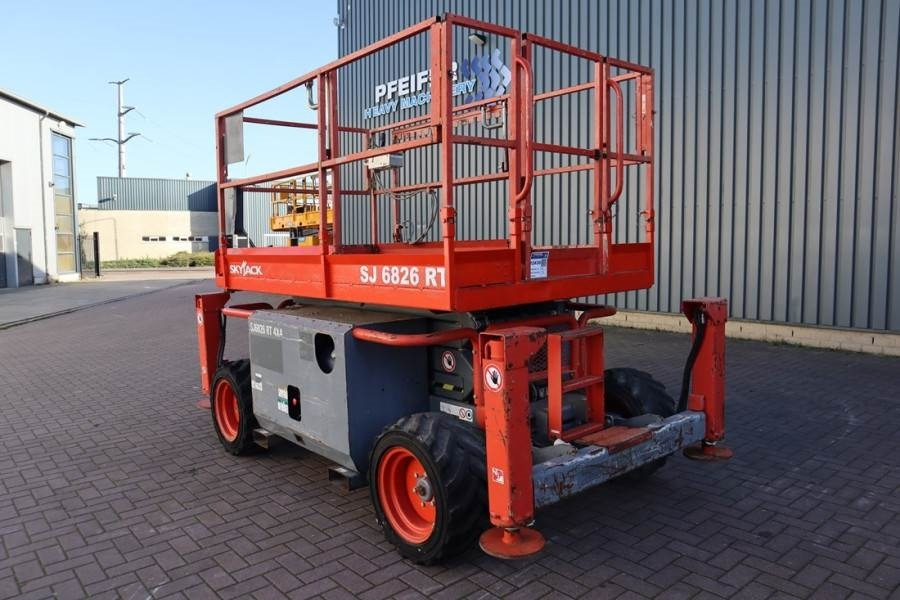 SkyJack SJ6826 Diesel, 4x4 Drive, 10m Working Height, 567k - Scissor lift: picture 4 SkyJack SJ6826 Diesel, 4x4 Drive, 10m Working Height, 567k - Scissor lift: picture 4