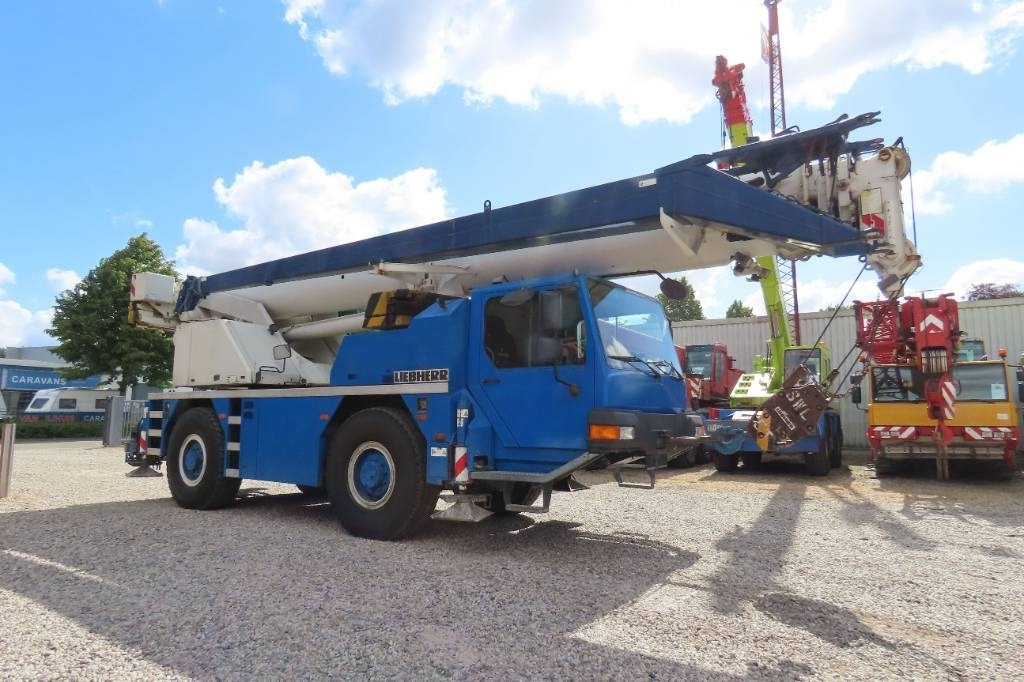 Liebherr LTM 1040-2.1 - All terrain crane: picture 2 Liebherr LTM 1040-2.1 - All terrain crane: picture 2