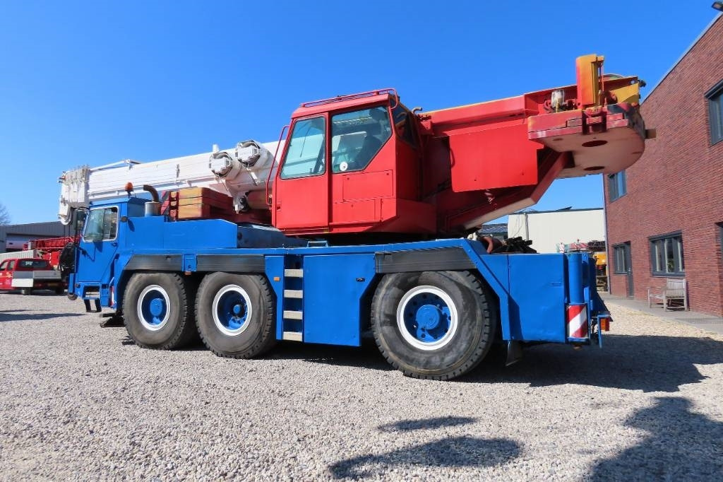 Liebherr LTM 1050-1 - All terrain crane: picture 4 Liebherr LTM 1050-1 - All terrain crane: picture 4