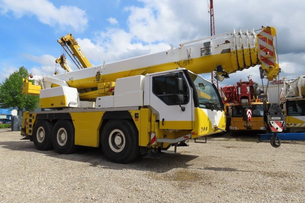 Liebherr LTM 1055-3.2 - All terrain crane: picture 2 Liebherr LTM 1055-3.2 - All terrain crane: picture 2