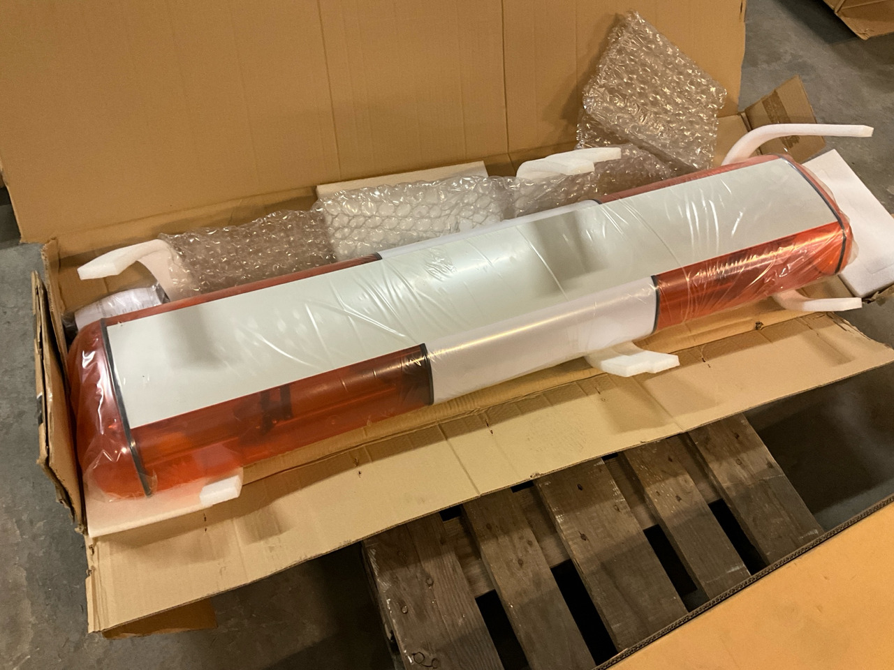 Awimex Maxim - Lights/ Lighting for Truck: picture 1 Awimex Maxim - Lights/ Lighting for Truck: picture 1