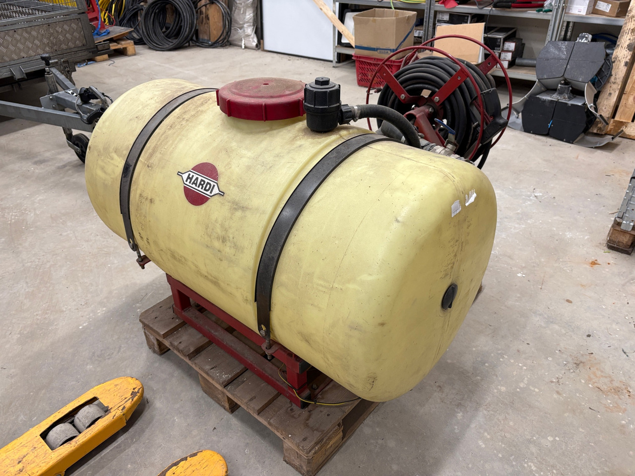 Hardi - Tractor mounted sprayer: picture 1 Hardi - Tractor mounted sprayer: picture 1