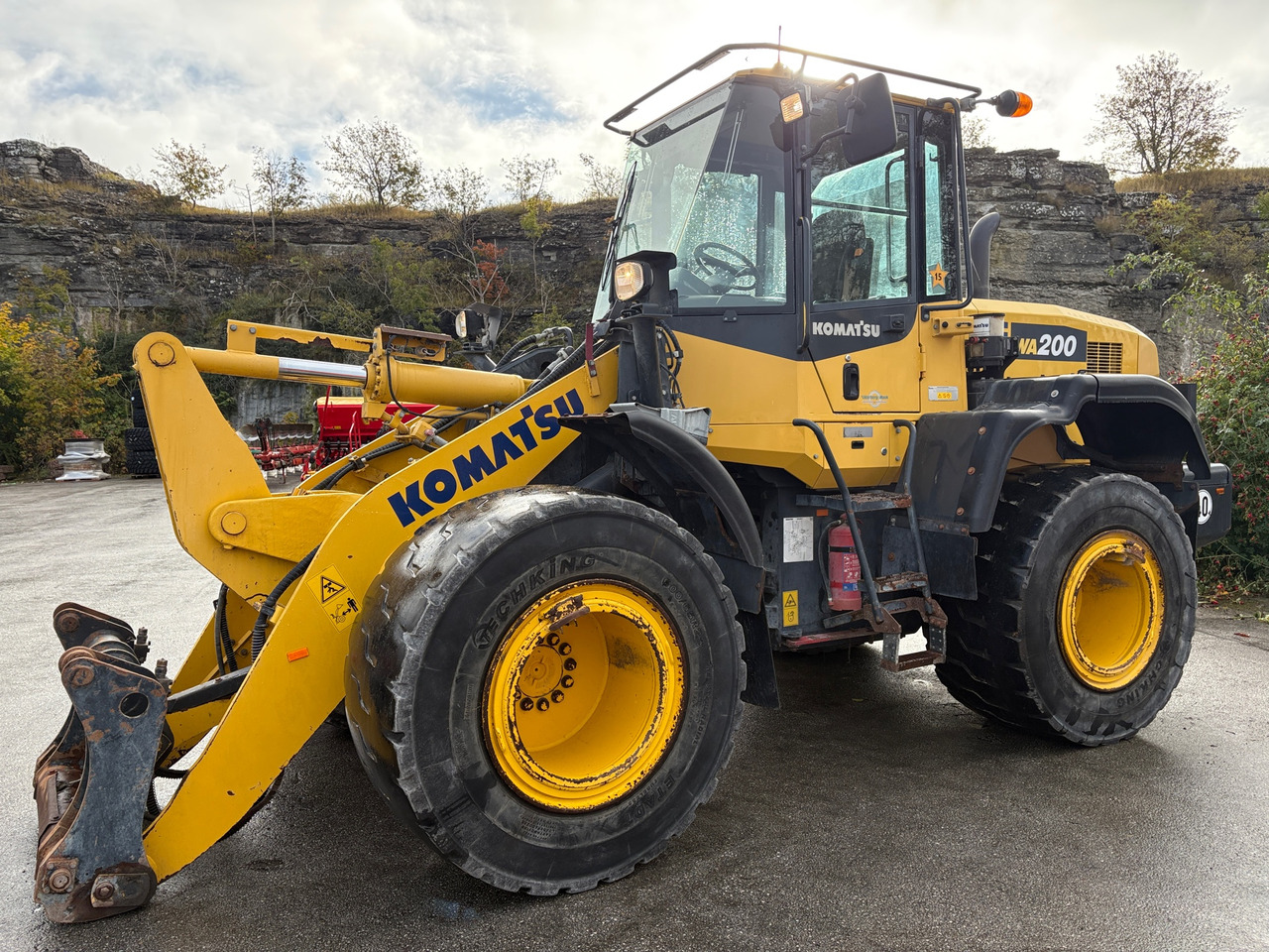 Komatsu WA200-7 - Wheel loader: picture 1 Komatsu WA200-7 - Wheel loader: picture 1