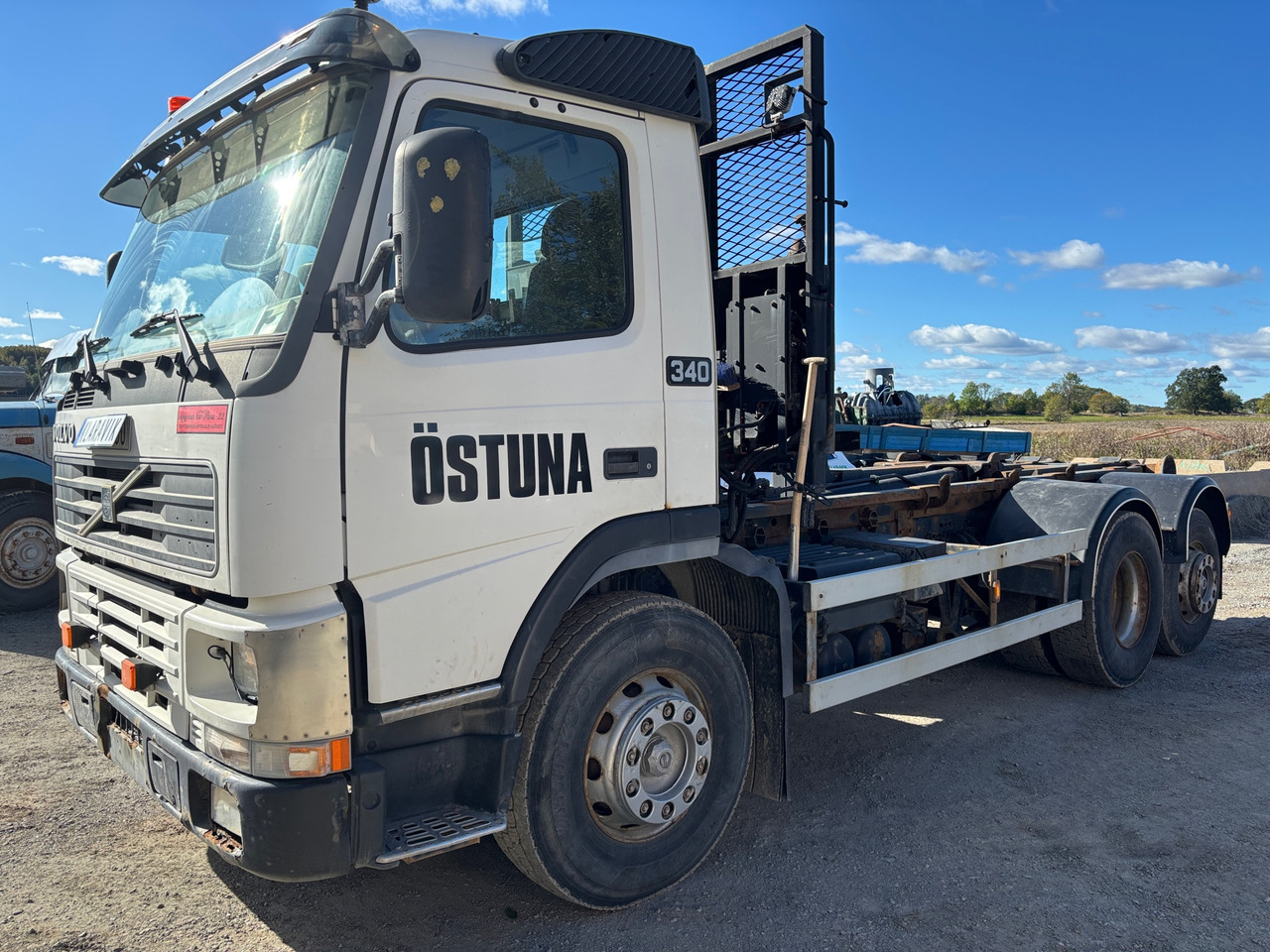 Volvo 340 - Hook lift truck: picture 1 Volvo 340 - Hook lift truck: picture 1