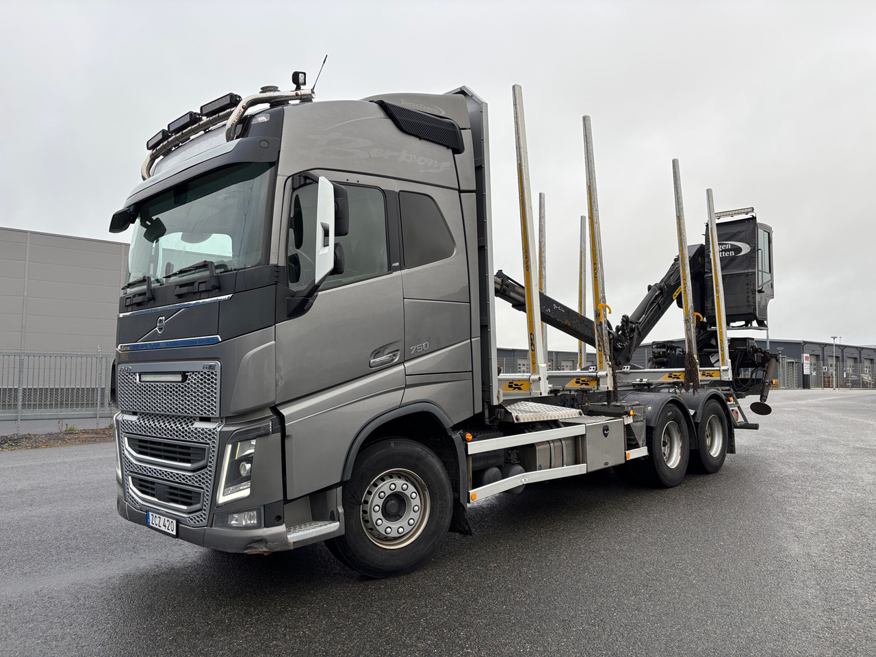Volvo FH16 - Log truck, Crane truck: picture 1 Volvo FH16 - Log truck, Crane truck: picture 1