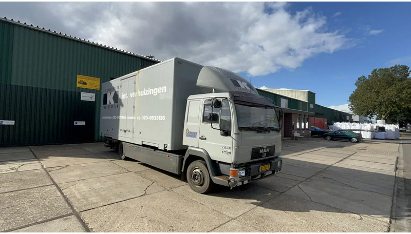 MAN 12.224 MAN 12.224 Afzet bak - Box truck: picture 2 MAN 12.224 MAN 12.224 Afzet bak - Box truck: picture 2