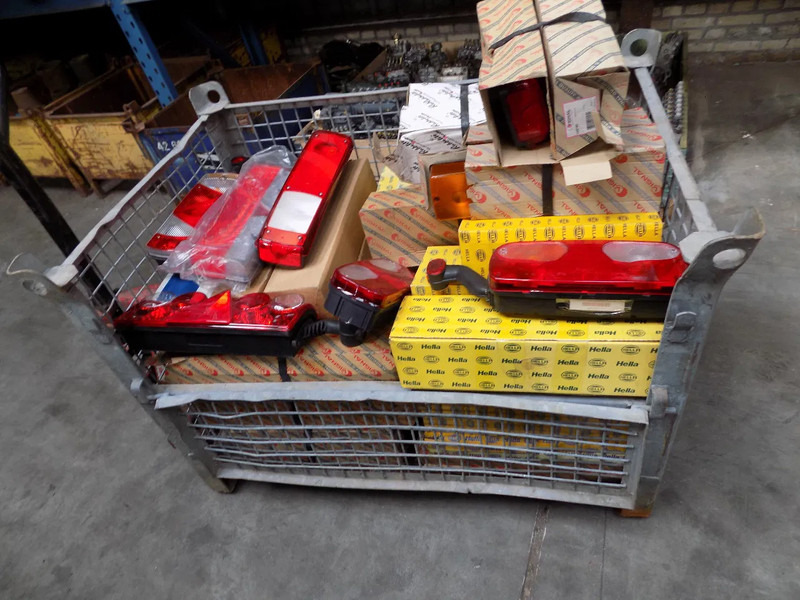 Verlichting voor truck en trailer HELLA VERLICHTING truck en trailer - Tail light: picture 1 Verlichting voor truck en trailer HELLA VERLICHTING truck en trailer - Tail light: picture 1