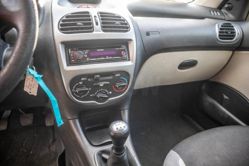 Car Peugeot 206 SW: picture 9