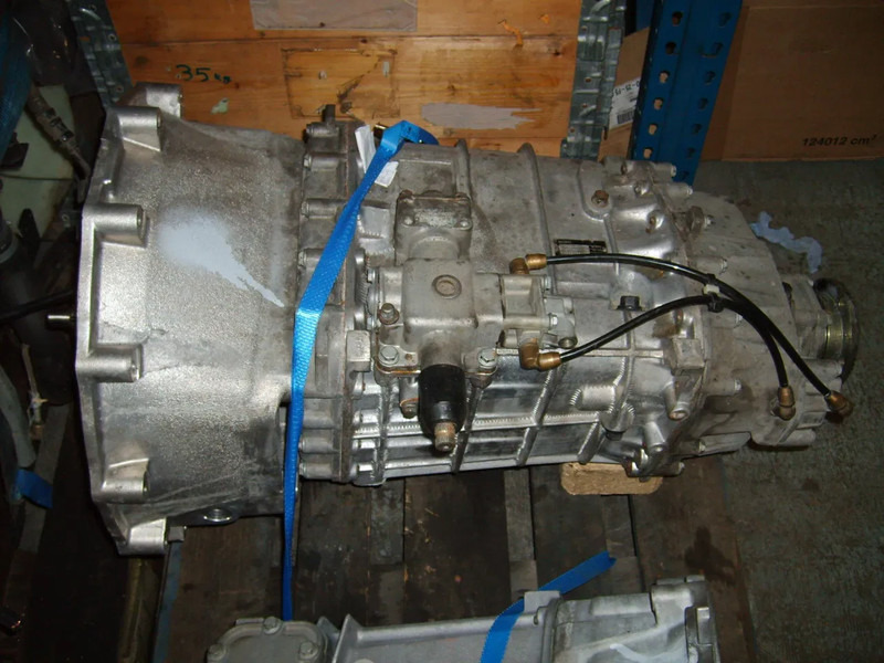 Iveco 2895B922B08 / 8871022/2993112/500080142 - Gearbox: picture 1 Iveco 2895B922B08 / 8871022/2993112/500080142 - Gearbox: picture 1