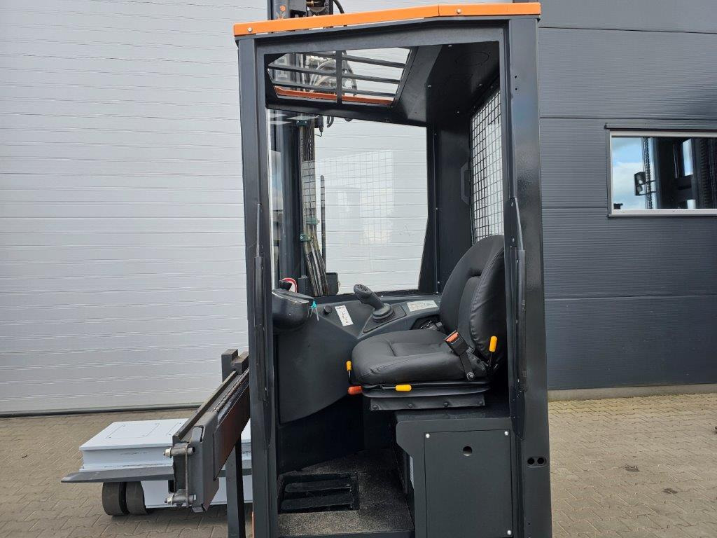 Hubtex DQ30-E - TRIPLEX - 4-way reach truck: picture 5 Hubtex DQ30-E - TRIPLEX - 4-way reach truck: picture 5