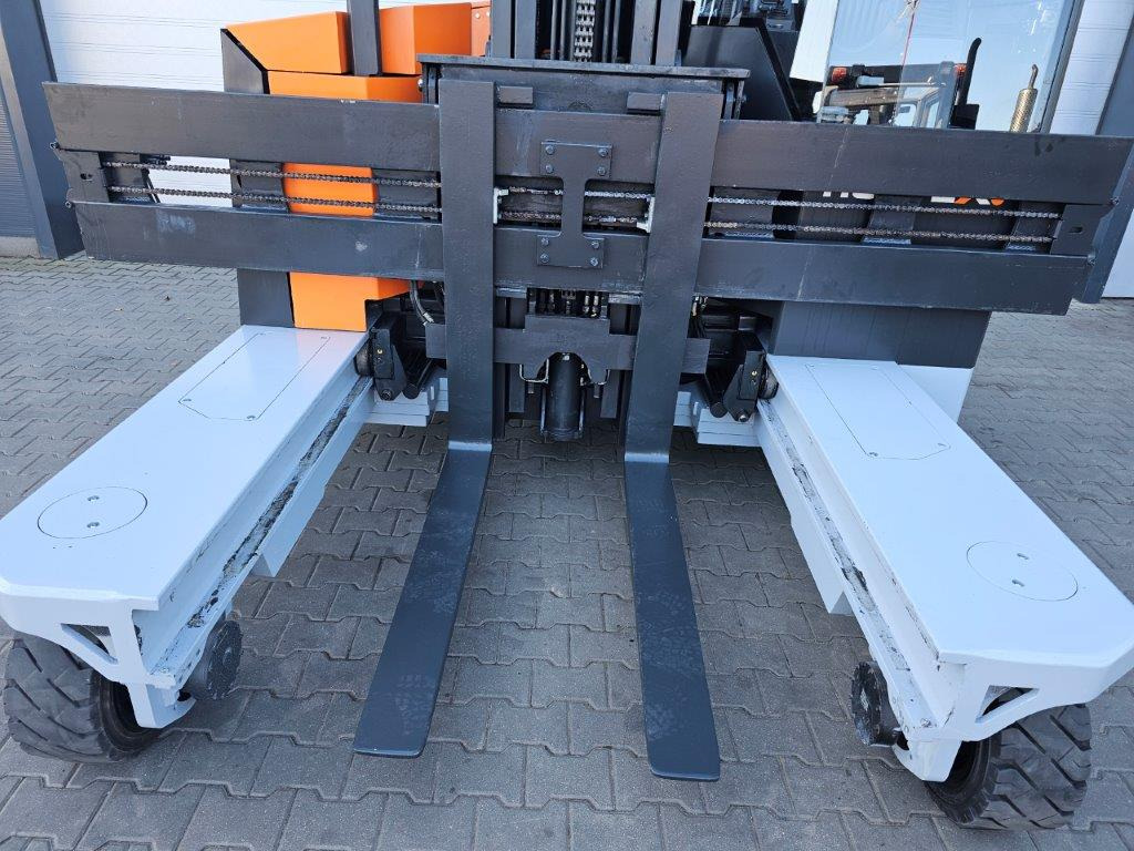 Hubtex DQX45-D - 4-way reach truck: picture 2 Hubtex DQX45-D - 4-way reach truck: picture 2