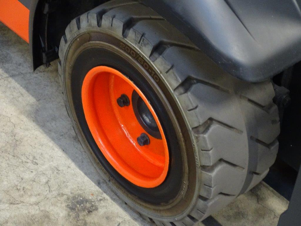 Leasing of Linde H18D-01 - TRIPLEX Linde H18D-01 - TRIPLEX: picture 9 Leasing of Linde H18D-01 - TRIPLEX Linde H18D-01 - TRIPLEX: picture 9