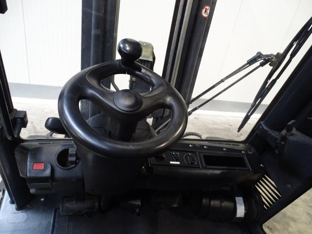 Diesel forklift Linde H30D - TRIPLEX: picture 8 Diesel forklift Linde H30D - TRIPLEX: picture 8