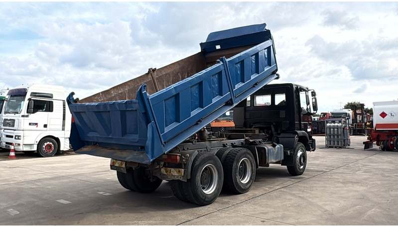 Iveco Eurotrakker 260 E 34 (POMPE MANUELLE / MANUAL PUMP / MANUAL GEARBOX / BOITE MANUELLE / LAMES) - Tipper: picture 4 Iveco Eurotrakker 260 E 34 (POMPE MANUELLE / MANUAL PUMP / MANUAL GEARBOX / BOITE MANUELLE / LAMES) - Tipper: picture 4