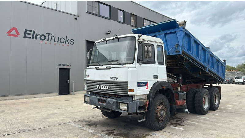 Iveco MAGIRUS 260 - 34 (LAMES / GRAND PONT / STEEL SUSP. / BIG AXLE / MANUAL PUMP) - Tipper: picture 1 Iveco MAGIRUS 260 - 34 (LAMES / GRAND PONT / STEEL SUSP. / BIG AXLE / MANUAL PUMP) - Tipper: picture 1