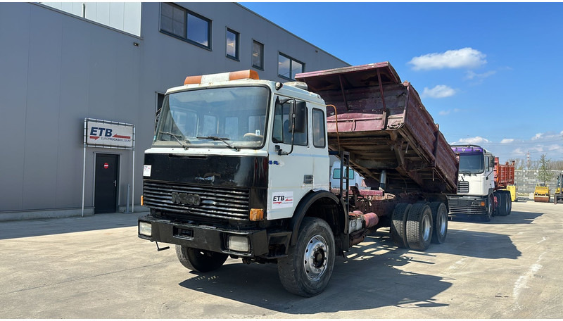 Tipper Iveco MAGIRUS 260 - 34 (LIVRAISON GRATUITE AU PORT D'ANVERS / POMPE MANUELLE): picture 1