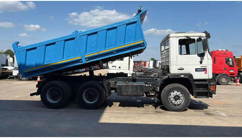 MAN 26.322 (MANUAL PUMP / POMPE MANUELLE / LAMES / GRAND PONT / BIG AXLE) - Tipper: picture 4 MAN 26.322 (MANUAL PUMP / POMPE MANUELLE / LAMES / GRAND PONT / BIG AXLE) - Tipper: picture 4