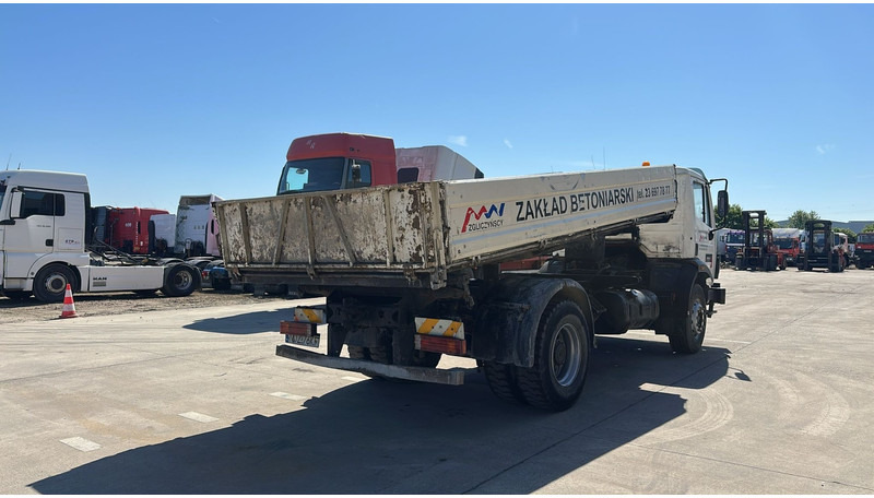 Mercedes-Benz SK 1820 (POMPE MANUELLE / LAMES / GRAND PONT / TRES PROPRE) - Tipper: picture 5 Mercedes-Benz SK 1820 (POMPE MANUELLE / LAMES / GRAND PONT / TRES PROPRE) - Tipper: picture 5