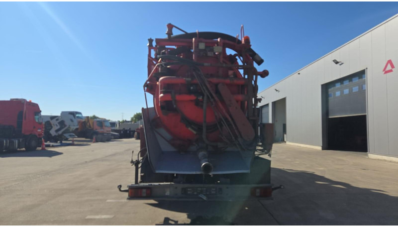 Mercedes-Benz SK 2435 (15.000 L / V8 AVEC 2X TURBO / BOITE MANUELLE / TRES BONNE ETAT / GRAND PONT) - Vacuum truck: picture 5 Mercedes-Benz SK 2435 (15.000 L / V8 AVEC 2X TURBO / BOITE MANUELLE / TRES BONNE ETAT / GRAND PONT) - Vacuum truck: picture 5