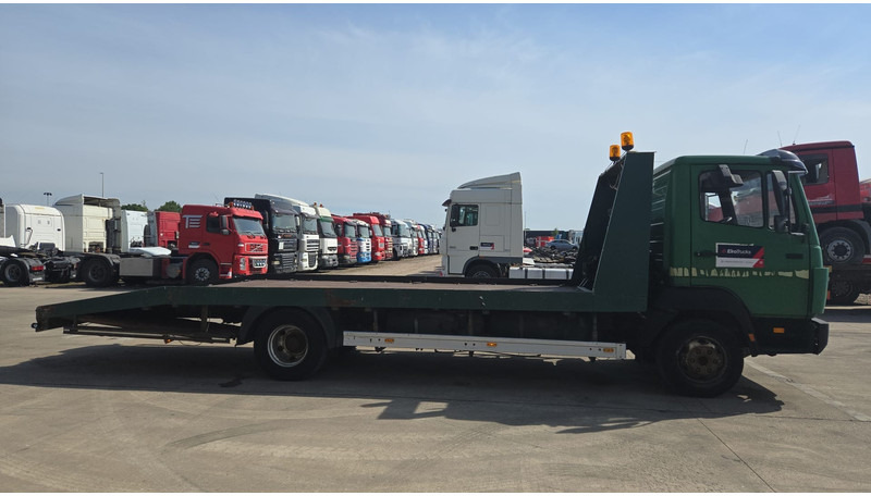 Mercedes-Benz SK 814 (MANUAL PUMP / STEEL SUSP. / POMPE MANUELLE / LAMES / 6 CYLINDER) - Autotransporter truck: picture 4 Mercedes-Benz SK 814 (MANUAL PUMP / STEEL SUSP. / POMPE MANUELLE / LAMES / 6 CYLINDER) - Autotransporter truck: picture 4