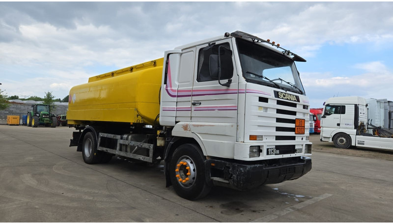Scania 113-360 (13500L / POMPE MANUELLE / MANUAL PUMP / TOP CONDITION / WITH PUMP + COUNTER !!) - Tank truck: picture 3 Scania 113-360 (13500L / POMPE MANUELLE / MANUAL PUMP / TOP CONDITION / WITH PUMP + COUNTER !!) - Tank truck: picture 3