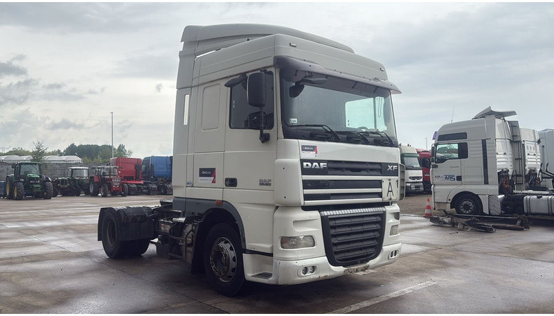 DAF XF 105.460 (BOITE MANUELLE / MANUAL GEARBOX) - Tractor unit: picture 2 DAF XF 105.460 (BOITE MANUELLE / MANUAL GEARBOX) - Tractor unit: picture 2