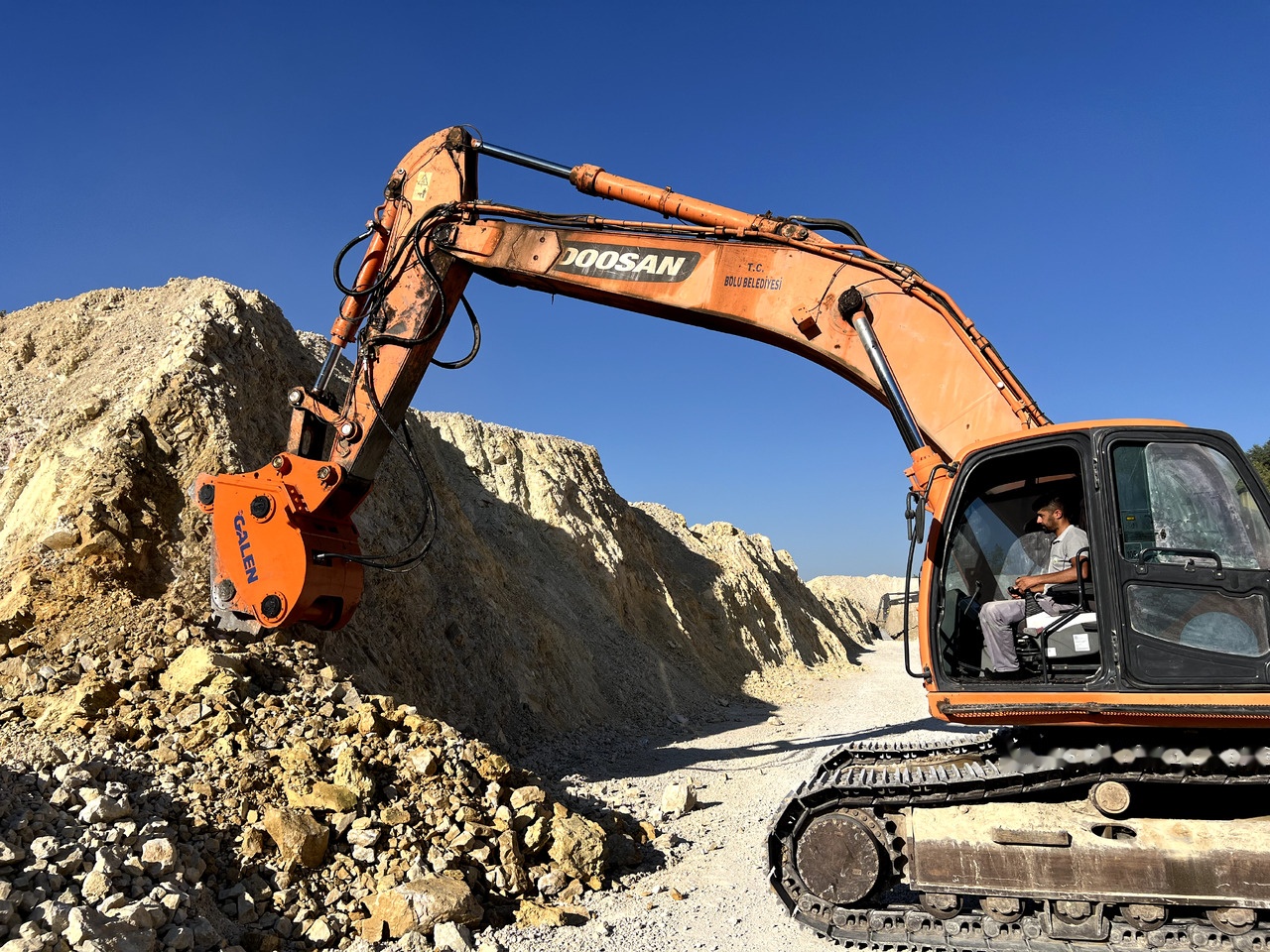 GALEN Vibro Ripper - Ripper for Crawler excavator: picture 1 GALEN Vibro Ripper - Ripper for Crawler excavator: picture 1