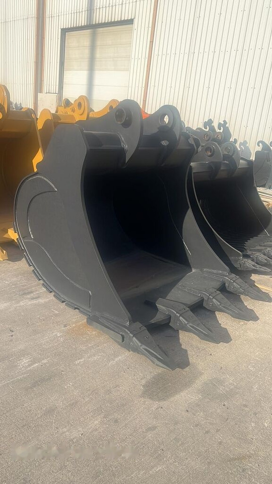 Komatsu PC350 Bucket from Stock - Excavator bucket: picture 1 Komatsu PC350 Bucket from Stock - Excavator bucket: picture 1