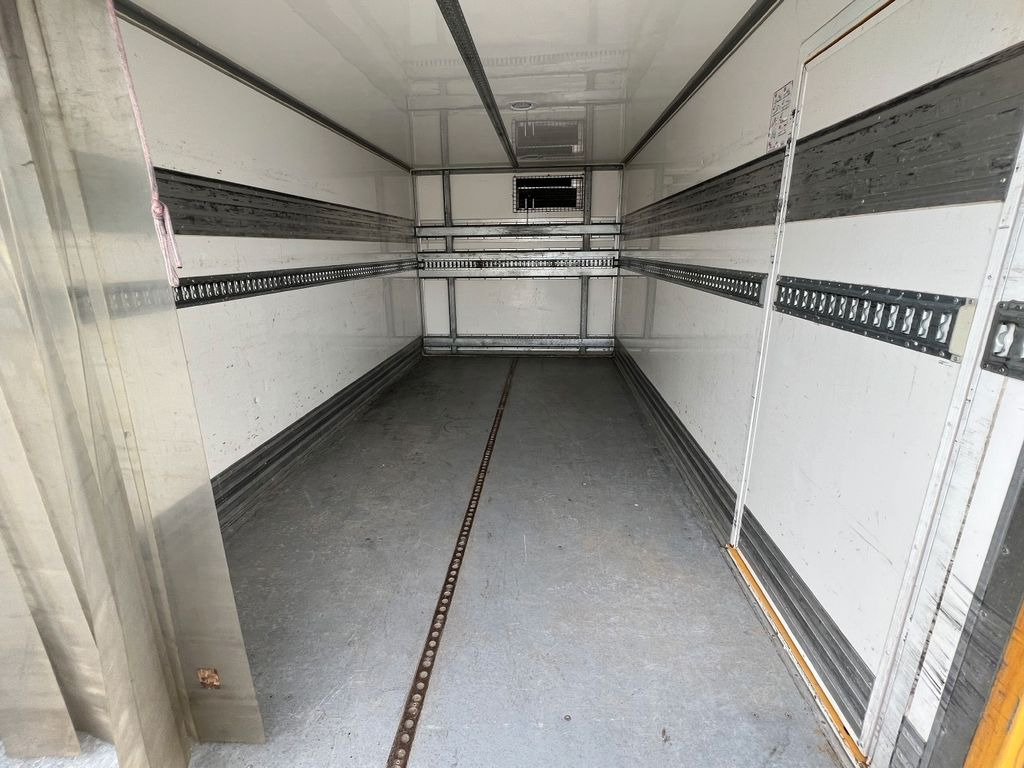 Refrigerated van MAN TGL 8.220 Kühlkoffer 5,26m LBW Klima Luftgef.: picture 12