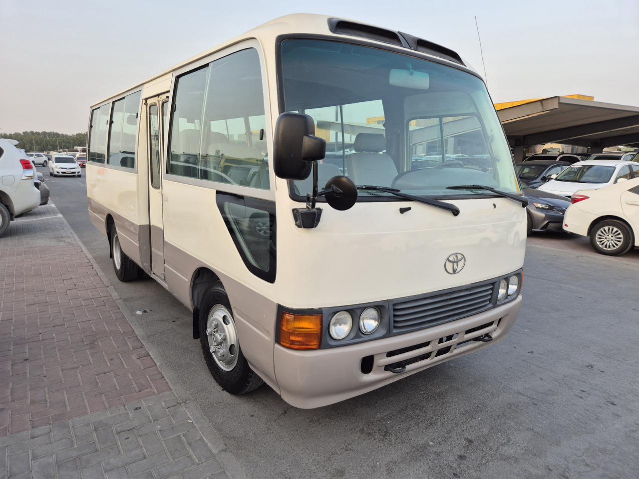 TOYOTA Coaster ... Nos bus -Originaires TOYOTA ...pas Chinois... T72 ... - Minibus, Passenger van: picture 1 TOYOTA Coaster ... Nos bus -Originaires TOYOTA ...pas Chinois... T72 ... - Minibus, Passenger van: picture 1