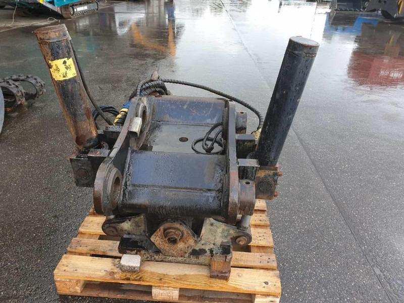 Engcon Tilting Coupler - Quick coupler for Construction machinery: picture 3 Engcon Tilting Coupler - Quick coupler for Construction machinery: picture 3