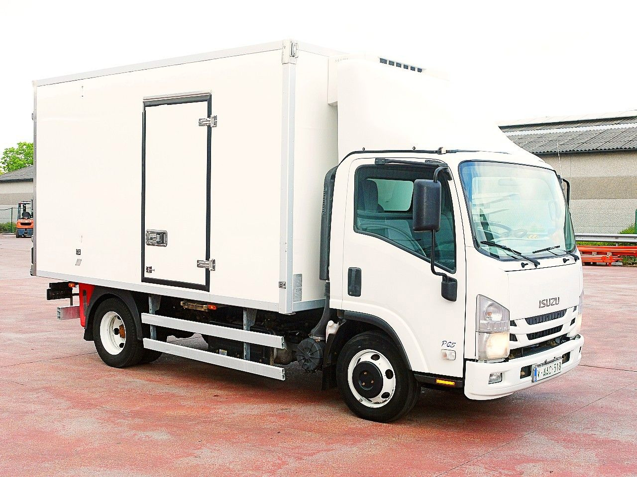 Isuzu N2R 75 KUHLKOFFER THERMOKING V500 MAX €6 - Refrigerated van: picture 2 Isuzu N2R 75 KUHLKOFFER THERMOKING V500 MAX €6 - Refrigerated van: picture 2