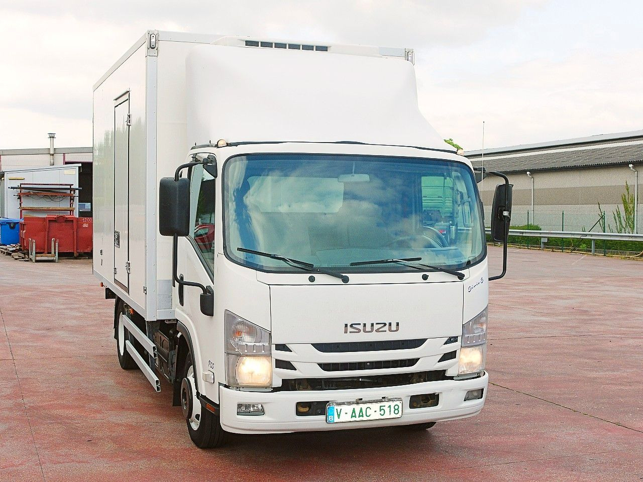 Isuzu N2R 75 KUHLKOFFER THERMOKING V500 MAX €6 - Refrigerated van: picture 1 Isuzu N2R 75 KUHLKOFFER THERMOKING V500 MAX €6 - Refrigerated van: picture 1