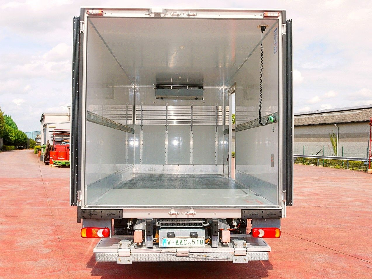 Refrigerator truck Iveco 100E19 KUHLKOFFER CARRIER SUPRA 550 luft fed A/C: picture 9