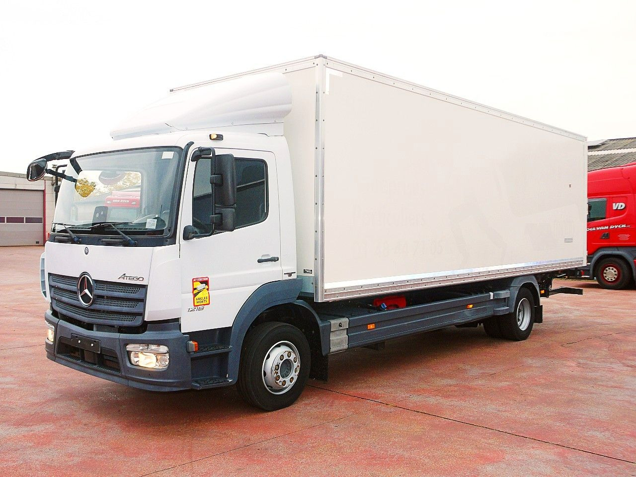 Mercedes-Benz 1218 ATEGO MEUBEL KOFFER A/C 124 Tkm - Box truck: picture 4 Mercedes-Benz 1218 ATEGO MEUBEL KOFFER A/C 124 Tkm - Box truck: picture 4