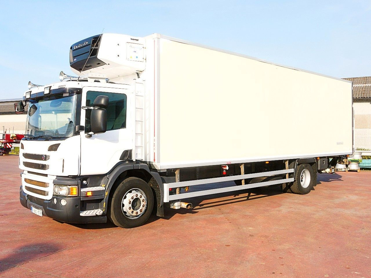 Scania P 230 KUHLKOFFER CARRIER SUPRA 950 MT A/C Scania P 230 KUHLKOFFER CARRIER SUPRA 950 MT A/C - Refrigerator truck: picture 4 Scania P 230 KUHLKOFFER CARRIER SUPRA 950 MT A/C Scania P 230 KUHLKOFFER CARRIER SUPRA 950 MT A/C - Refrigerator truck: picture 4