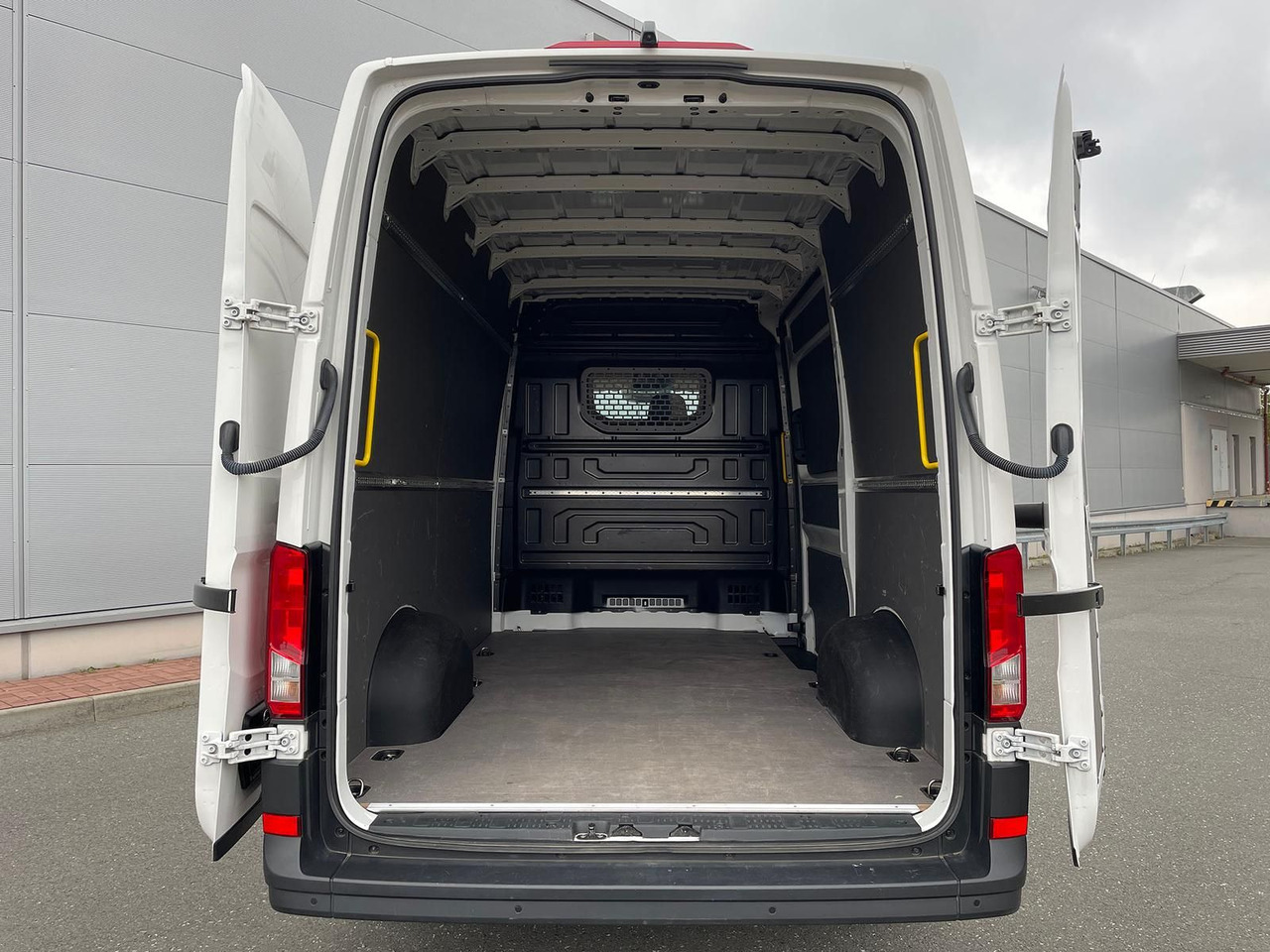 Passenger van Volkswagen Crafter Kasten 35 L3H3 KAMERA SITZHZ DAB: picture 11