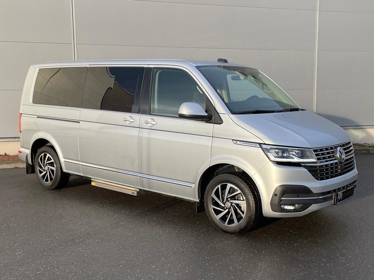Volkswagen T6.1 Caravelle Comfortl LR 4M NAV el. Trittstufe - Minibus, Passenger van: picture 2 Volkswagen T6.1 Caravelle Comfortl LR 4M NAV el. Trittstufe - Minibus, Passenger van: picture 2