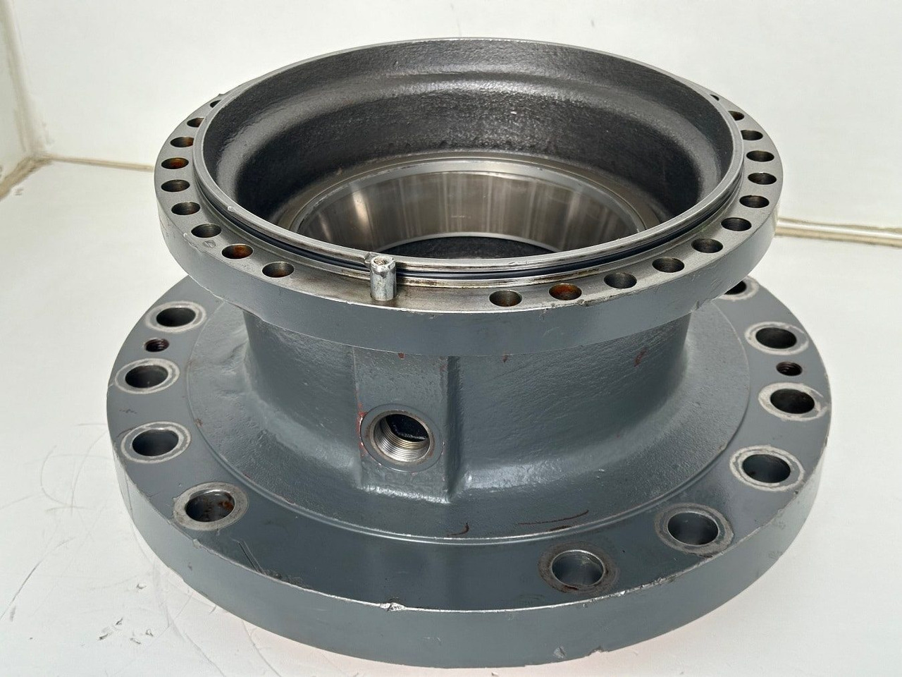 Liebherr Abtriebswellengehäuse ID-Nr.90021076. SAT325A296 - SAT325/294. R934-1550, R936, R938-1650, R940, R945-1866, R946, R950. #90021076.27.10# - Swing motor for Construction machinery: picture 3 Liebherr Abtriebswellengehäuse ID-Nr.90021076. SAT325A296 - SAT325/294. R934-1550, R936, R938-1650, R940, R945-1866, R946, R950. #90021076.27.10# - Swing motor for Construction machinery: picture 3