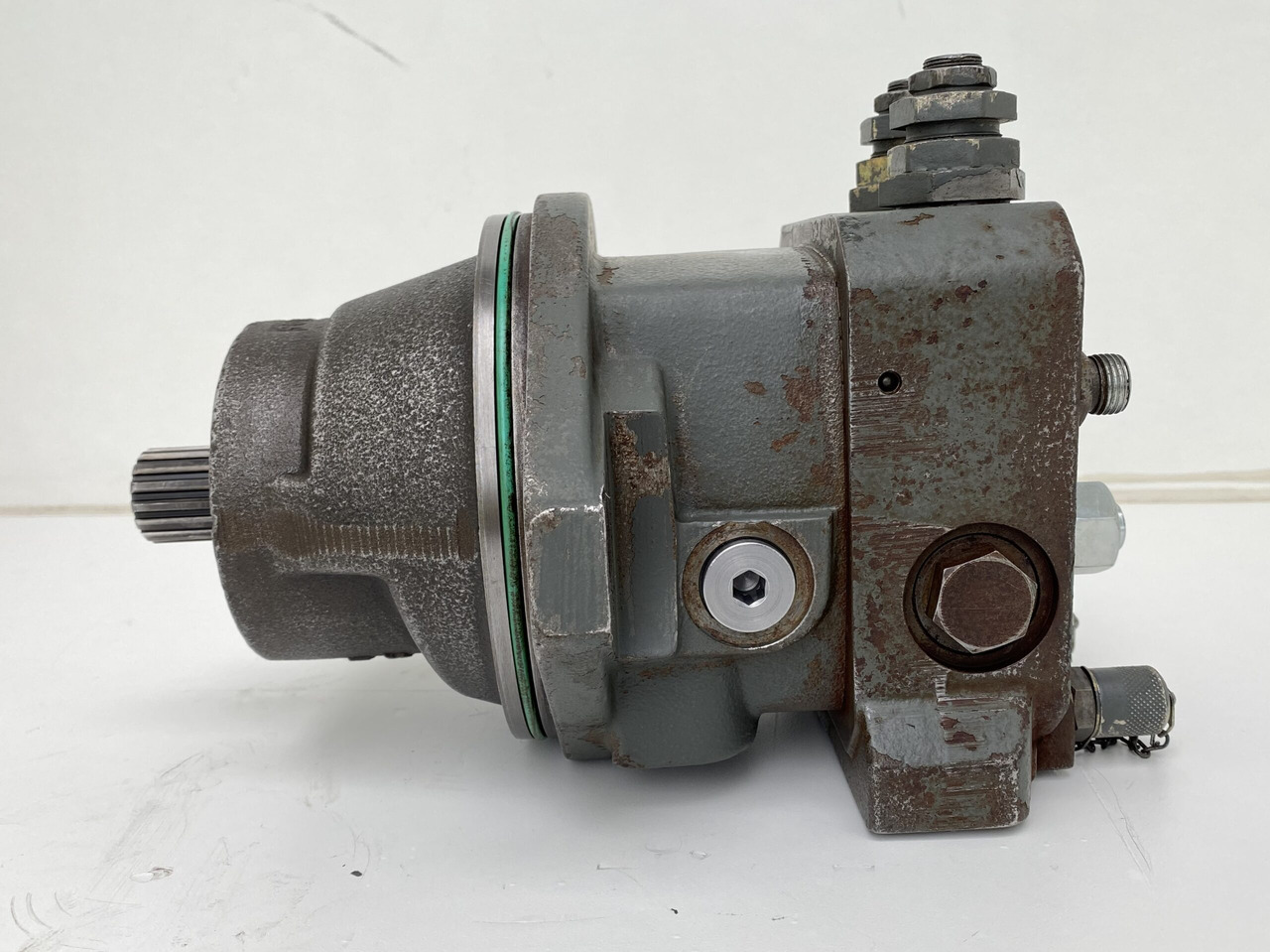 Liebherr Hydraulikeinbaumotor FMF045. ID-Nr.9075181 - ID-Nr.10125041. A309, A311, A312, A314, A316, A900, A904, A918, R313, R317, R900, R904. #22595# - Hydraulic motor for Construction machinery: picture 4 Liebherr Hydraulikeinbaumotor FMF045. ID-Nr.9075181 - ID-Nr.10125041. A309, A311, A312, A314, A316, A900, A904, A918, R313, R317, R900, R904. #22595# - Hydraulic motor for Construction machinery: picture 4