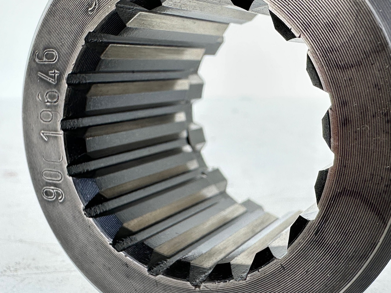 Liebherr Nabe. ID-Nr.90019646. SAT325/274. R946, R950, RZG390. #90019646.FR.40254# - Swing motor for Crawler excavator: picture 4 Liebherr Nabe. ID-Nr.90019646. SAT325/274. R946, R950, RZG390. #90019646.FR.40254# - Swing motor for Crawler excavator: picture 4